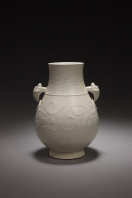 图片[1]-Imitation Ding Kiln White Glaze Embossed Flower Pan Chi Pattern Jiu Er Zun-China Archive